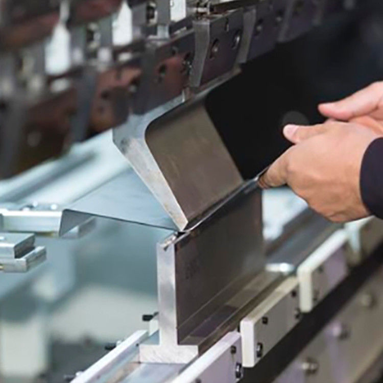 Besondere Produktion von Blechmetall für die medizinische Industrie.